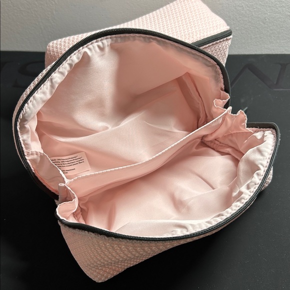 2/$10 Lancôme cosmetic bag - Picture 5 of 5